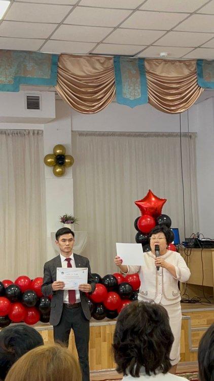 Мұғалім күнімен шын жүректен құттықтаймыз!