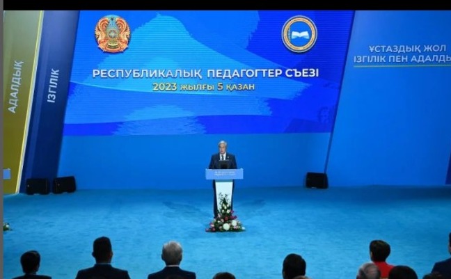 Ұстаздар, мерекелеріңізбен!