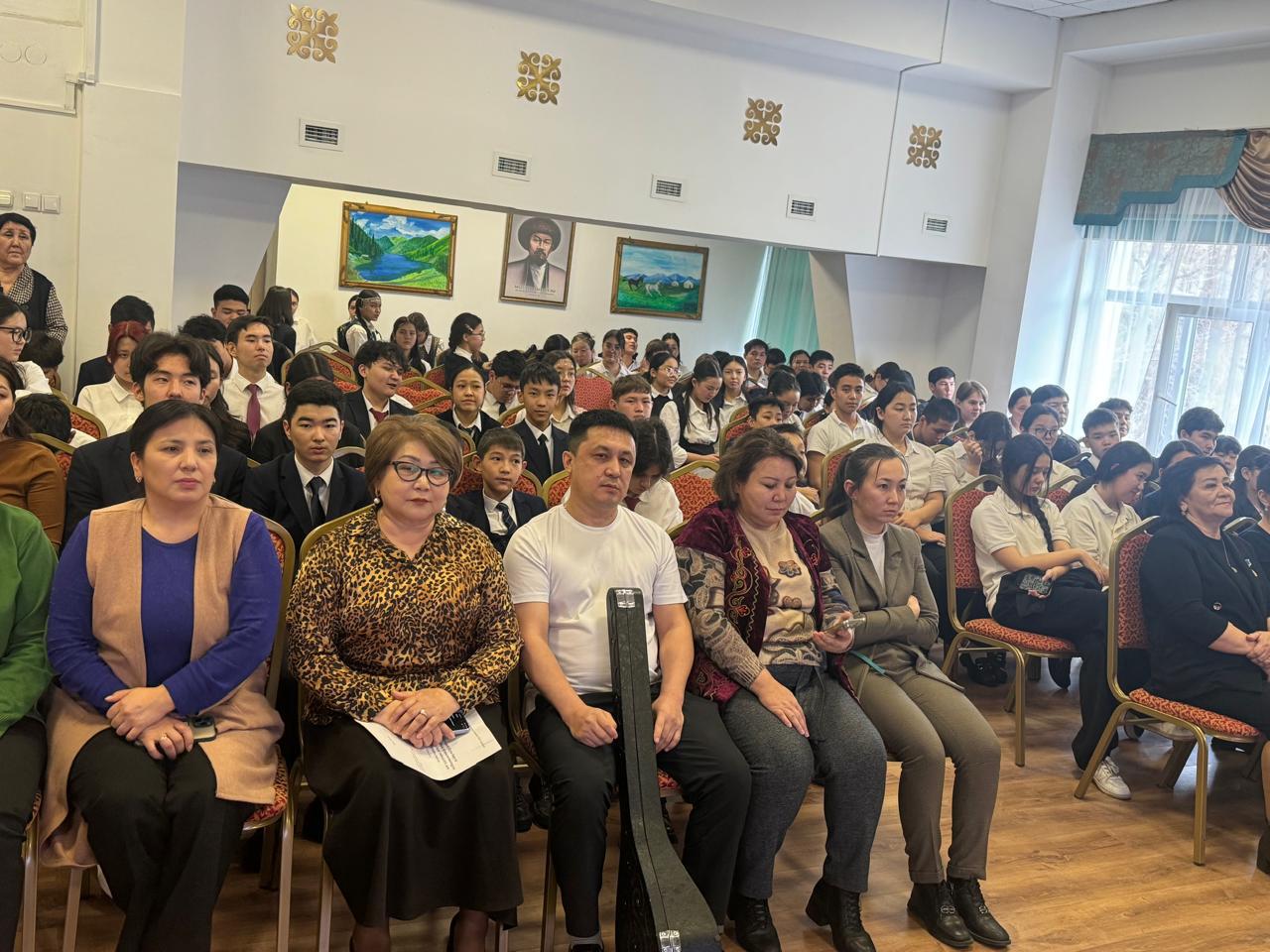 “Мектеп формасын “  сақтауы бақылауға алынады.