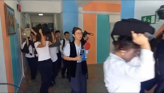 Бүгін Алмалы ауданы ТЖ бөлімінің жылдық жоспарына сәйкес 03.11.2025ж.  Б. Атыханұлы атындағы №36 гимназияда «Жер сілкінісі кезінде мұғалімдер мен оқушылардың іс-әрекеттері” тақырыбында сейсможаттығу өткізілді.