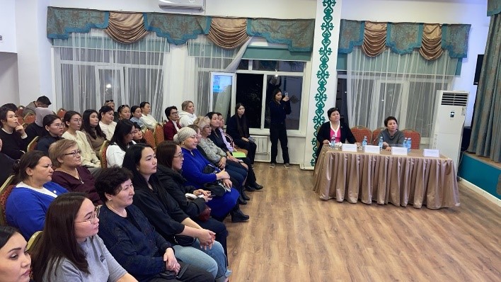 13.11.2025ж.Б.Атыханұлы атындағы №36 гимназияда «Құқықтық білім беру- отбасынан басталады » тақырыбында жалпы ата-аналар жиналысы өтті.Жиналысқа гимназия директоры  А.М. Аксерикова және гимназияның сынып жетекшілері мен ата-аналар  қатысты.