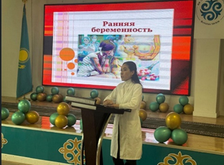 Кәмелетке толмаған жасөспірімдермен « Ерте жүктіліктің алдын алу»  барысында 8-11 сынып  қыздарымен  ШЖҚ  Алмалы ауданының БМСКК Балалар бөлімшесінің меңгерукшісі врач -педиатр  Таубаева Айнұр Айтуғановнаның қатысуымен  профилактикалық жұмыстар жүрді