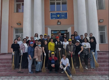📌 “Мектеп ауласын 1000 гүл” акциясы аясында гротензия, петуния, бархат гүлі және түрлі жеміс ағаштары мен көпжылдық көшеттер отырғызылды.