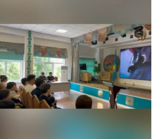 ОТЗЗҚКБ инспекторлары полиция лейтенанты Жұмабек Бексұлтан Болатұлы, полиция подполковнигі Умарова Жанар  Қуанышевна құқық қорғау қызметкерлерінің қатысуымен  оқушыларға арналған « Отбасындағы зорлық зомбылықсыз Қазақстан » тақырыбында кездесу өтті.
